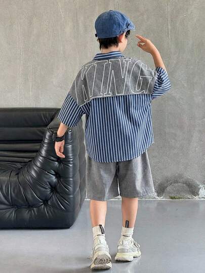两件装男童休闲运动学院风文艺复古日韩宽松条纹翻领衬衫配大字母图案短裤套装，适合儿童服装、幼儿男童服装、返校季男童套装，适合生日派对、晚宴、演出、婚礼、洗礼、开幕式等场合，日常穿着也适合上学、旅行、运动，适合春夏季节。