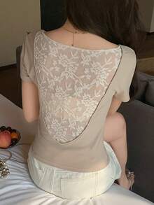 DAZY 女士夏季圆领短袖修身休闲T恤，后背蕾丝拼接设计 - 卡其色 - 查看 8