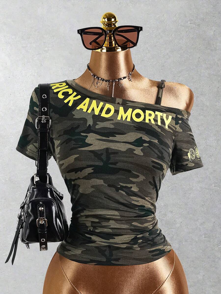Rick and Morty X SHEIN Áo thun nữ cổ lệch, họa tiết rằn ri và chữ in, kiểu dáng thường ngày, thích hợp cho mùa hè. - xanh quân đội - Xem 1