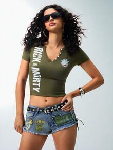 Rick and Morty X SHEIN 女士纽扣设计短袖露脐T恤 - 軍綠色 - 查看 4