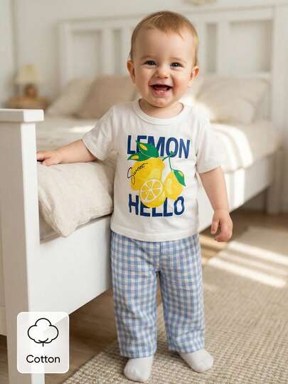 SHEIN Vintaside Kids Conjunto de 2 piezas para bebé e infante niño: Parte superior de manga corta casual con letra y fruta, y pantalones a cuadros. Adecuado para verano, hogar y viajes. Camiseta de bebé, ropa de bebé, conjuntos de bebé, ropa de verano para niños pequeños