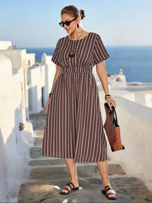 SHEIN LUNE CURVE Vestido plus size elegante e moderno, confortável, de alta qualidade, com decote redondo, cintura marcada, favorecedor, ideal para encontros e reuniões. - Castanho - Ver 3