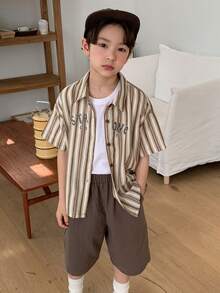 Dazy Kids Chemise à manches courtes à rayures et imprimé lettres à simple boutonnage et short de poche de couleur unie, tenue décontractée d'été pour garçon préadolescent - Tabac - Voir 5