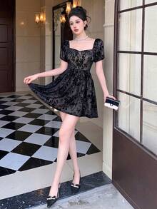 DAZY 春夏黑色花卉植绒网纱蕾丝连衣裙，休闲甜美风，适合情人节、婚礼、派对、时尚活动等场合，修身优雅，适合办公室穿着，短袖设计，波西米亚风连衣裙，适合度假穿着。 - 黑色 - 查看 4