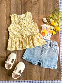 SHEIN Playful Pals 2026 女婴夏季时尚柔软舒适面料套装，度假旅行必备，女婴黄色格子雏菊甜美休闲两件套，圆领短袖T恤+牛仔短裤，清新学院风，适合户外、居家、运动、派对等场合 - 彩色 - 查看 4