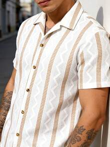 Manfinity RSRT Camisa casual de manga corta con textura de jacquard a rayas para hombres - Caqui - Ver 5