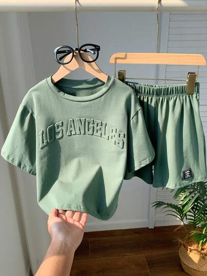 2pcs Kids Boys Casual Comfortable Embossed Pattern Oversized Crew Neck Short Sleeve T-Shirt And Shorts Tracksuit Set, Suitable For Spring/Summer, Outings, Valentine's Day, Dates, Travels, Vacations, Family Gatherings, Back To School, Weddings, Evenings, Sports, Birthday Parties