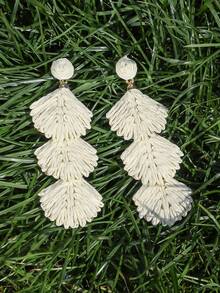 Lumivelle 1 Pair Handmade Woven Raffia Shell Tassel Bohemian Style Long Earrings, Geometric Design, Suitable For Women's Daily, Beach, Holiday, Party, Wedding, Mother's Day, Music Festival (Handcrafted Raffia Weaving, Shape And Direction Random) - White - View 3