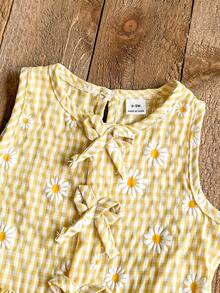 SHEIN Playful Pals 2026 女婴夏季时尚柔软舒适面料套装，度假旅行必备，女婴黄色格子雏菊甜美休闲两件套，圆领短袖T恤+牛仔短裤，清新学院风，适合户外、居家、运动、派对等场合 - 彩色 - 查看 6