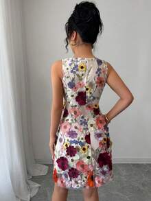 Chiquease 女士圆领无袖优雅碎花修身迷你裙 - 杏色 - 查看 2