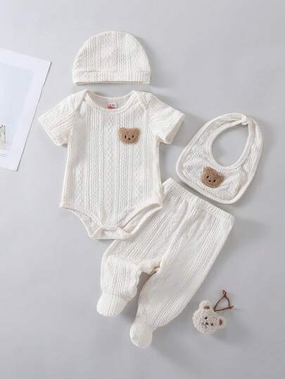 Bộ 4 món cho bé sơ sinh: áo liền quần ngắn tay, quần, yếm và mũ, màu mơ, chất liệu mềm mại, thoải mái, họa tiết gấu dễ thương, món quà tuyệt vời nhất cho bé sơ sinh.
