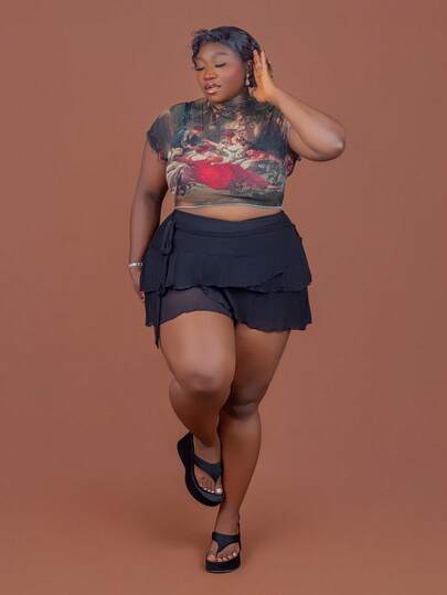 CurvyTilda 女性大尺碼字符印花網紗上衣,立領設計