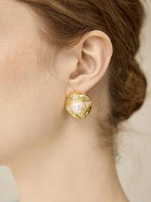 MOTF PREMIUM 铜合金仿珍珠耳环，镀18K金耳钉，高贵气质，时尚复古欧美风格 - 金色 - 查看 1