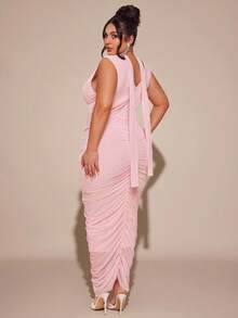 SHEIN BAE Plus Size Enfärgad Ärmlös Rynkad Omlottklänning med Bodycon - Rosa - Visa 8