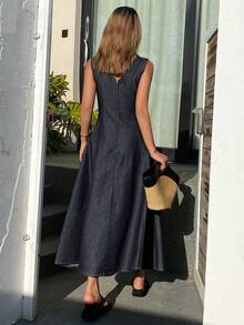 DAZY Vestido largo de mezclilla de estilo casual con diseño de cintura ceñida, cuello en V y sin mangas - Azul lavado oscuro - Ver 4