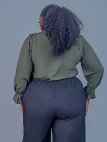 CurvyTilda 大码女式简约纯色荷叶边休闲度假宽松衬衫，春秋季 - 軍綠色 - 查看 5