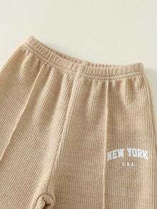 SHEIN Bộ 2 món cho bé trai và bé gái, áo thun in chữ màu kaki, quần ống loe, thích hợp mặc mùa hè. - Nhiều màu - Xem 6