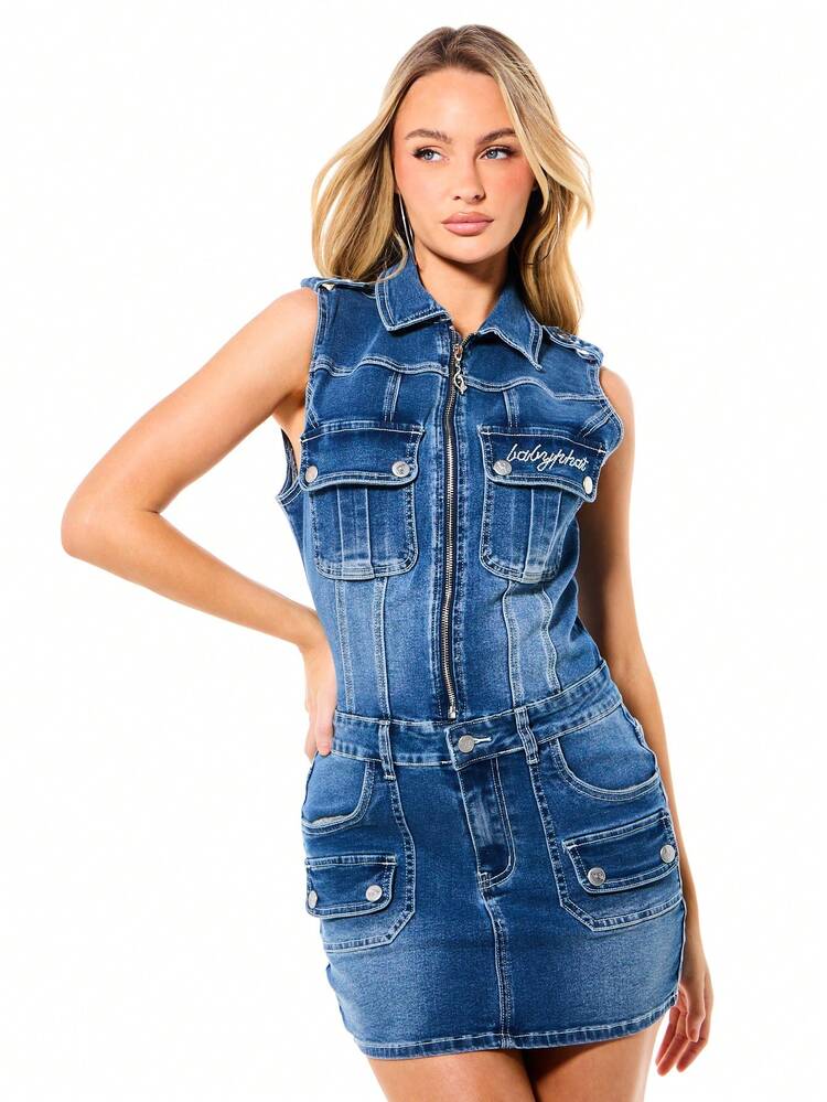 BABYPHAT ロゴ刺繍デニムミニドレス ユーティリティポケット フロントジッパー開閉 ノースリーブ カラー付き スタイル 秋ファッションステートメント