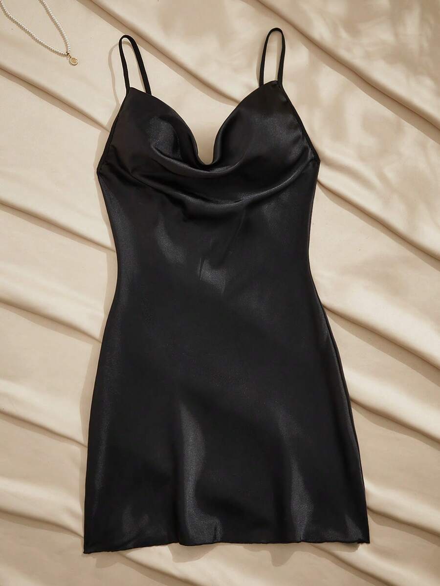 Charlaine Camisón elegante de mujer con escote en pico de unicolor - Negro - Ver 1