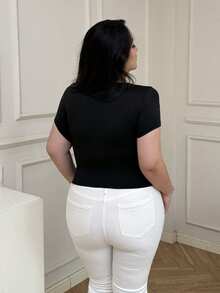 Vibekara Fashionable Sexy Hollow-Out Fitted Short Sleeve T-Shirt - Black - View 2