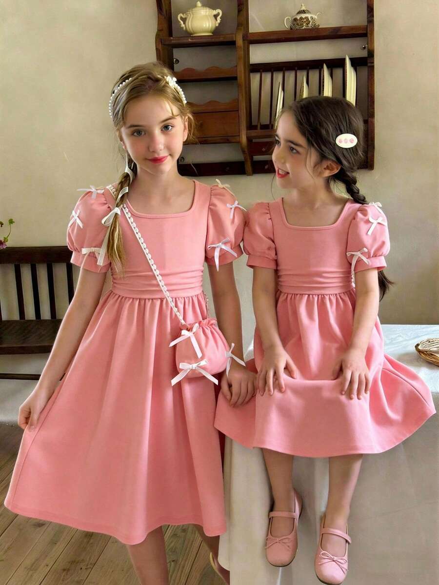 女童粉色甜美公主风连衣裙，配有蝴蝶结、泡泡袖、褶裥腰身、方领和配套手提包，适合生日派对、聚会、郊游等场合。 - 粉色 - 查看 1