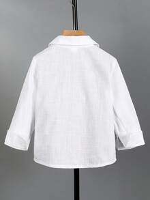 Áo sơ mi dài tay cài cúc kiểu quý ông màu trắng cho bé trai, chất liệu vải dệt sợi cotton pha tre, cổ áo thiết kế cổ điển, 5 cúc trắng phía trước, logo cầu thủ polo thêu ở ngực trái, thích hợp cho các hoạt động thường ngày, nghỉ lễ, dã ngoại, có thể phối cùng áo vest và quần tây. - trắng - Xem 3