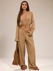 SHEIN BAE Bộ đồ thời trang gợi cảm dành cho nữ, gồm áo crop top cổ chữ V sâu, tay cánh dơi và quần ống rộng. - Màu Khaki - Xem 3