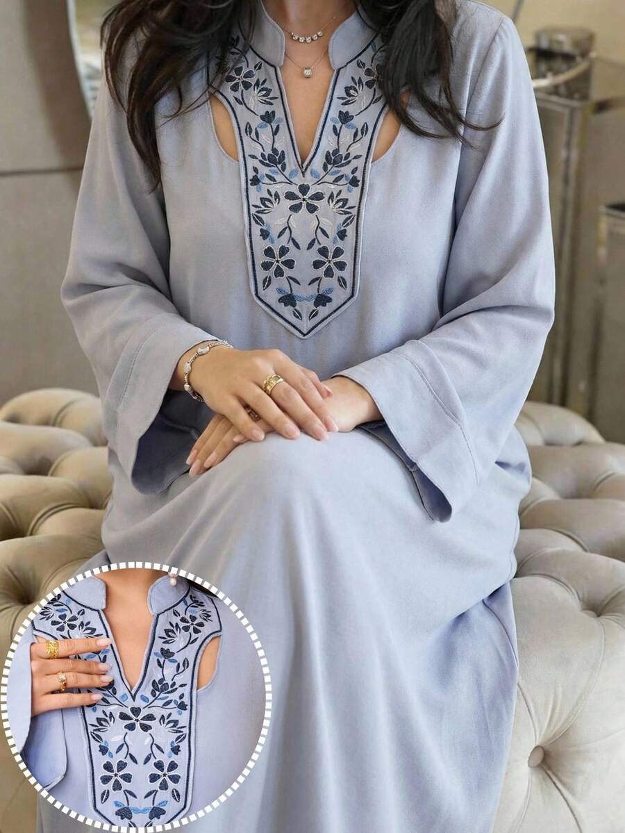 Al Najma 大码女式V领花卉刺绣休闲日常长袍 - 黑色 - 查看 1