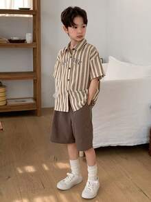 Dazy Kids Chemise à manches courtes à rayures et imprimé lettres à simple boutonnage et short de poche de couleur unie, tenue décontractée d'été pour garçon préadolescent - Tabac - Voir 2