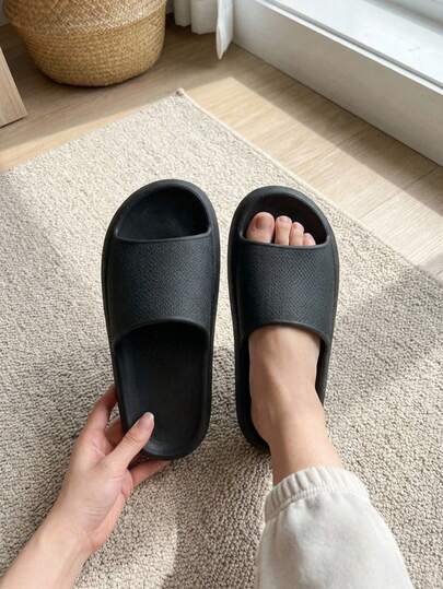 Chanclas Negras Minimalistas de EVA para Mujer: Cómodas y Antiodorantes para Hogar y Exterior