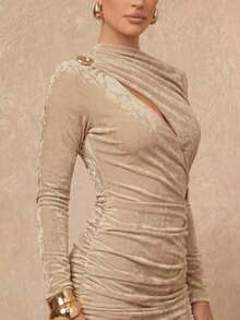 Lumalex 褶皱镂空金属装饰修身收腰长袖迷你连衣裙（女款） - 卡其色 - 查看 3
