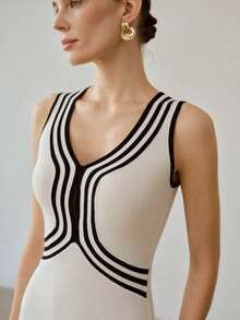 MOTF PREMIUM 修身针织长款连衣裙，黑白撞色拼接，腰部镂空设计 - 黑與白 - 查看 2