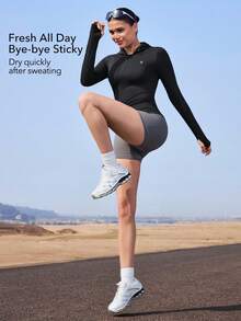 OutZeal 女士运动夹克跑步健身普拉提速干弹力修身拉链连帽运动上衣 - 黑色 - 查看 2