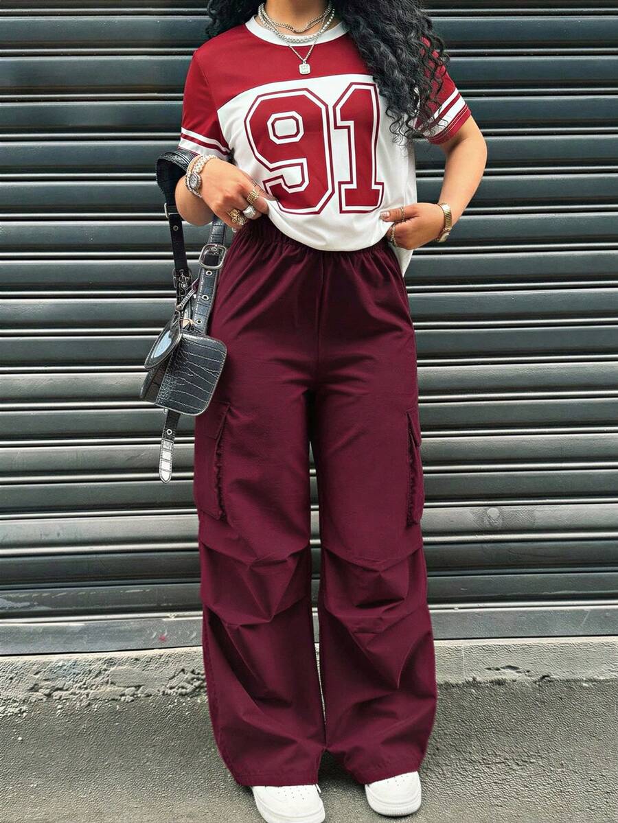 SHEIN 2件套少女休闲T恤和工装裤套装,蝴蝶刺绣图案圆领短袖T恤和裤子,春夏时尚套装 - 紅色 - 查看 1
