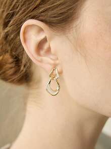 MOTF PREMIUM Pre Gold Plated White Shell Geometric Metal Earrings - Gold - View 3