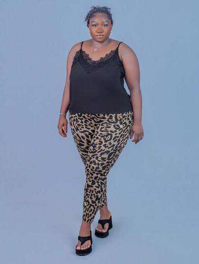 CurvyTilda Plus Size Women Solid Color Contrast Lace Camisole