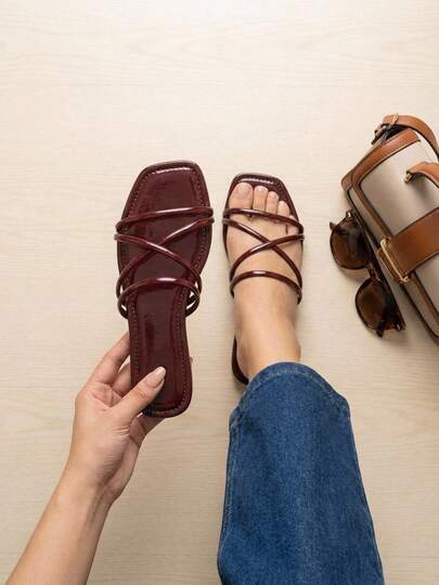 Sandalia de piso, sandalia slip on, sandalia tiras, sandalia tipo punto, sandalia cómoda, sandalia ligera, calzado femenino casual, sandalia de uso diario