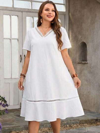 Rosumi Vestido casual suelto de manga corta con encaje de contraste de unicolor para mujer de talla grande