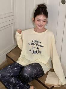 Dazy Plus Bộ đồ ngủ cỡ lớn kiểu dáng thường ngày in chữ, tay dài và quần, thích hợp cho mùa thu. - Màu be - Xem 4