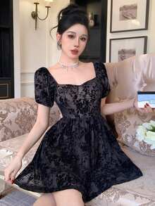 DAZY 春夏黑色花卉植绒网纱蕾丝连衣裙，休闲甜美风，适合情人节、婚礼、派对、时尚活动等场合，修身优雅，适合办公室穿着，短袖设计，波西米亚风连衣裙，适合度假穿着。 - 黑色 - 查看 2