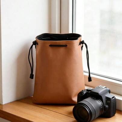 Madebyblanc Túi đựng máy ảnh DSLR siêu nhỏ, chất liệu PU bền, nhẹ và dễ mang theo, có ngăn ẩn màu tối để đựng pin và thẻ nhớ, lớp lót bên trong có thể tháo rời để dễ dàng vệ sinh, đựng được nhiều loại máy ảnh ống kính di động, lớp lót nhung mềm mại bảo vệ máy, chất liệu chống thấm nước tối ưu giúp chống nước bắn hiệu quả, thích hợp cho leo núi, chụp ảnh đường phố và những người đam mê chụp ảnh hàng ngày, vật dụng cần thiết khi đi du lịch.