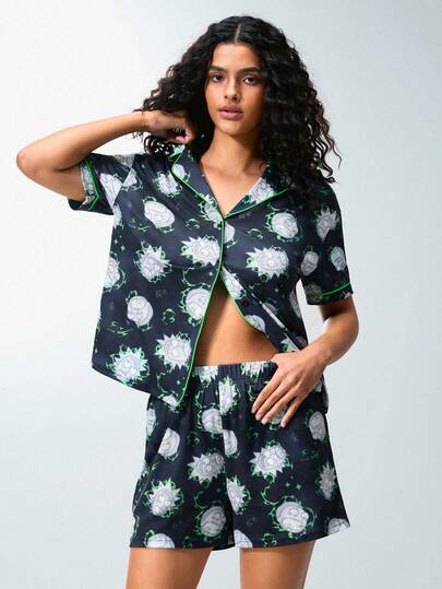 Rick and Morty X SHEIN Conjunto de pijama de top de manga corta con un solo abotonado y shorts para mujer