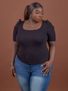 CurvyTilda Camiseta tejida de canalé de cuello scoop de manga farol - Negro - Ver 4
