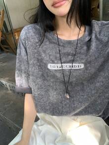 DAZY Áo thun nữ tay ngắn cổ tròn in họa tiết tối giản - Xám - Xem 9