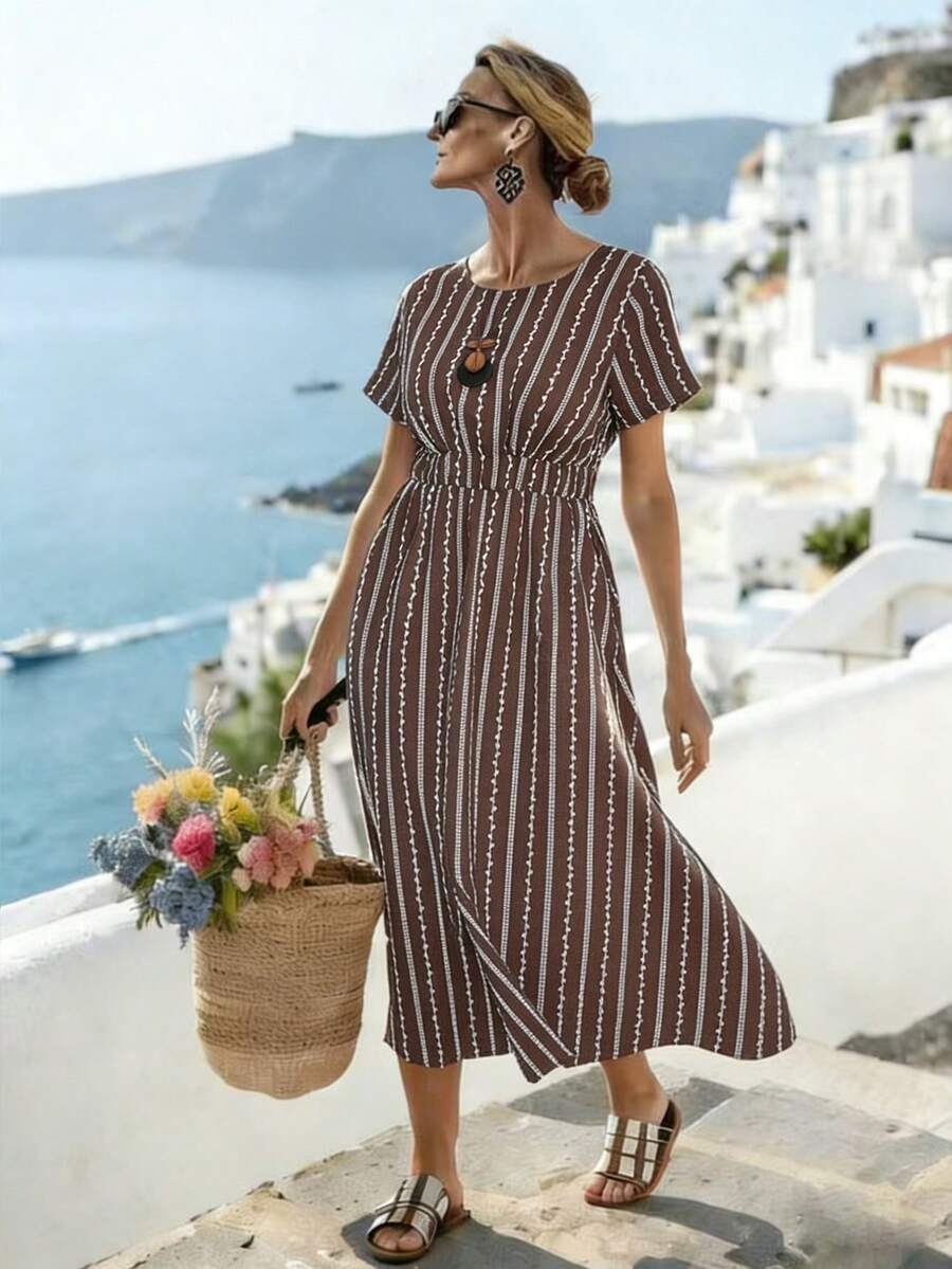 SHEIN LUNE CURVE Vestido plus size elegante e moderno, confortável, de alta qualidade, com decote redondo, cintura marcada, favorecedor, ideal para encontros e reuniões. - Castanho - Ver 1