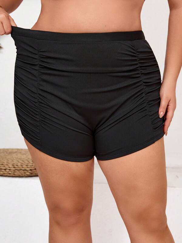 SHEIN CURVE+ Shorts de baño con pliegues de unicolor para mujeres de talla grande para vacaciones de verano en la playa