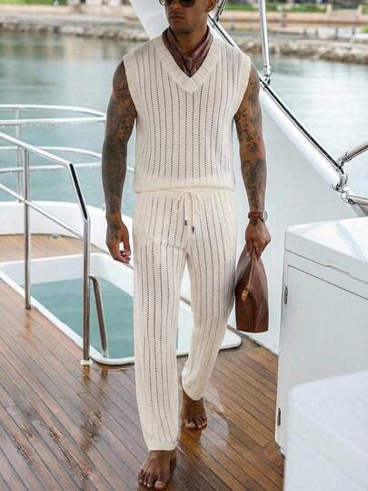 Manfinity RSRT 男士夏季休闲沙滩度假纯色V领镂空针织上衣和抽绳腰针织裤套装，舒适透气轻盈的针织套装，适合休闲穿着，也适合度假和情人节穿着。男士度假亚麻套装，男士度假针织背心，纹理面料