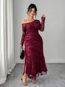 SHEIN Tall CURVE 大码女式蕾丝网纱贴花长袖优雅美人鱼款单肩正式晚礼服，大码女式单肩长袖花卉蕾丝收腰修身派对网纱长裙，这款优雅的设计和及地裙摆非常适合正式晚宴、盛大晚会、毕业典礼和其他特殊场合。 - 酒紅色 - 查看 4