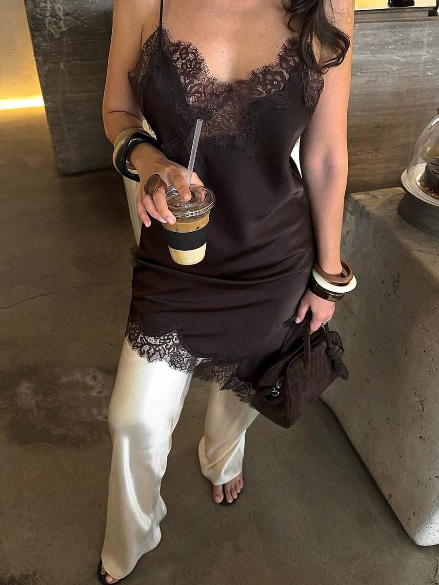 Opulessa 女士优雅性感蕾丝拼接不对称下摆露背吊带迷你连衣裙，夏季 - 黑色 - 查看 1