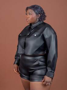 CurvyTilda 大碼落肩袖翻蓋細節短款PU皮革夾克 - 黑色 - 查看 3